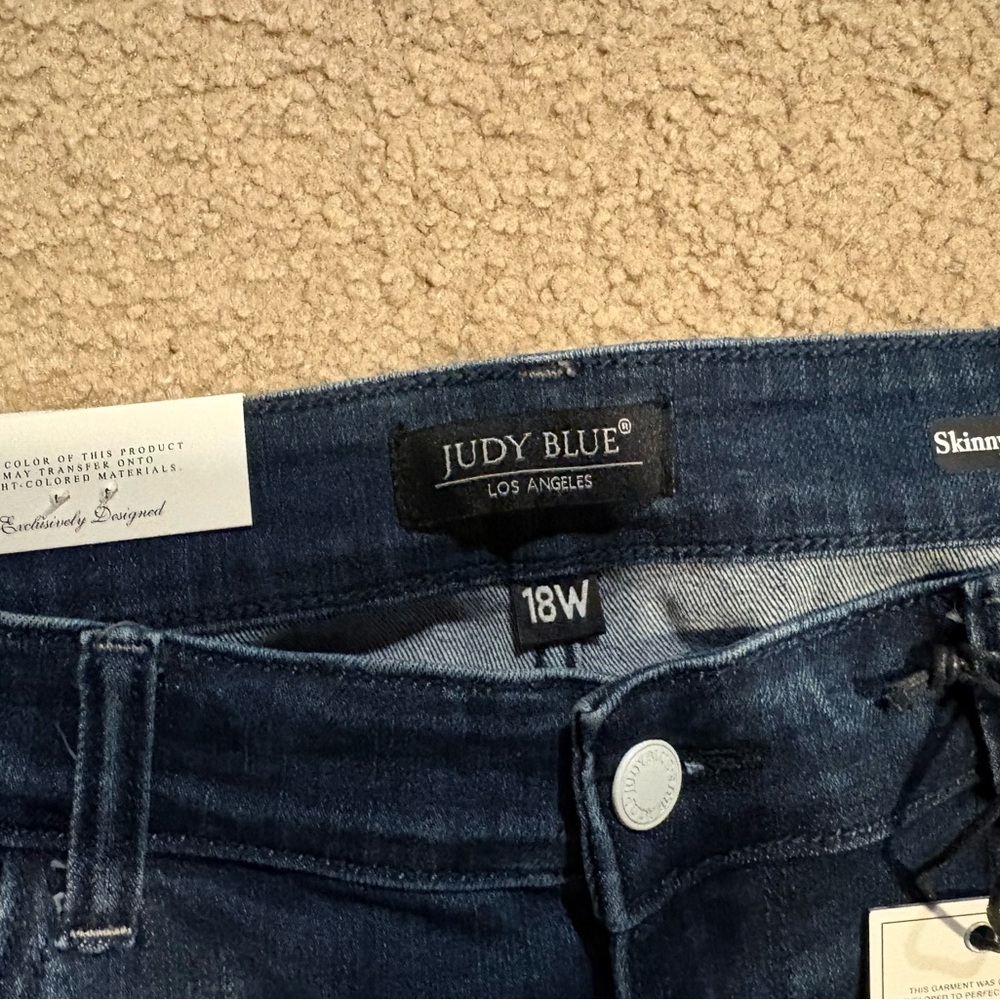 NWT Judy Blue Mid Rise Dark Wash Skinny Fit Capri Jeans Size 18 A7 - Picture 3 of 6